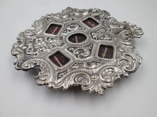 Baroque-style circular wall reliquary with five relics. Sterling silver. Spain. 1970's