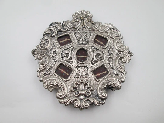 Baroque-style circular wall reliquary with five relics. Sterling silver. Spain. 1970's