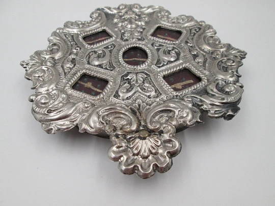 Baroque-style circular wall reliquary with five relics. Sterling silver. Spain. 1970's
