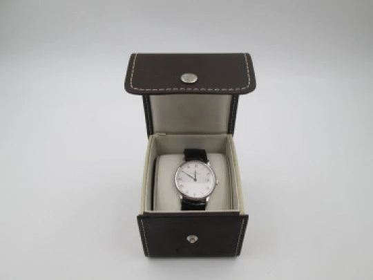 Baume & Mercier Classic unisex wristwatch. 18k white gold. Quartz. 1990's. Original box