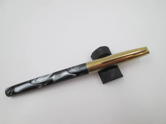 Bayard Karting 544 fountain pen. Marble celluloid & gold plated. 14k nib. France. 1950's