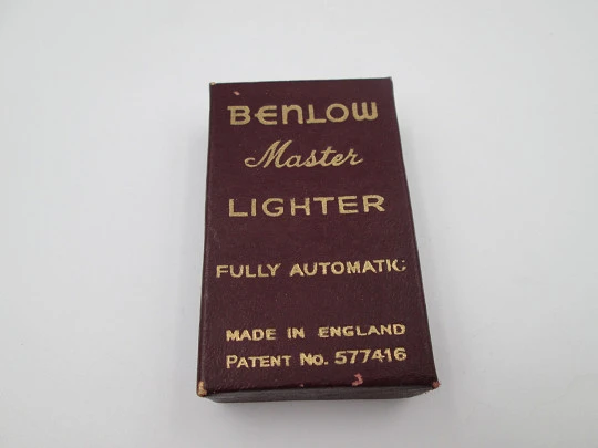 Benlow Master automatic pocket petrol lighter. Silver plated metal. Box and cover. 1950's