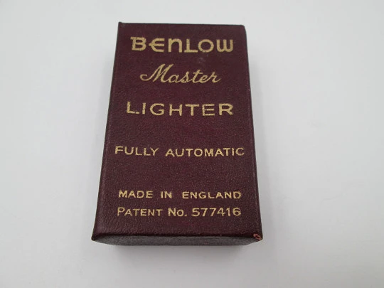 Benlow Master automatic pocket petrol lighter. Silver plated metal. Box and cover. 1950's