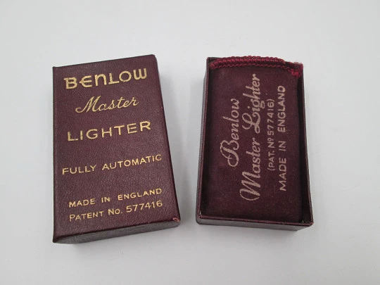 Benlow Master automatic pocket petrol lighter. Silver plated metal. Box and cover. 1950's