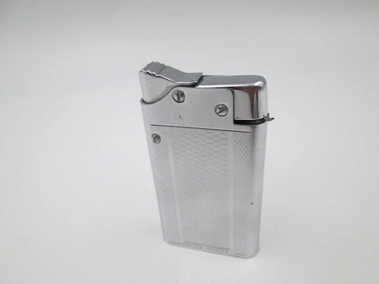 Benlow Master automatic pocket petrol lighter. Silver plated metal. Box and cover. 1950's