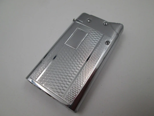 Benlow Master automatic pocket petrol lighter. Silver plated metal. Box and cover. 1950's
