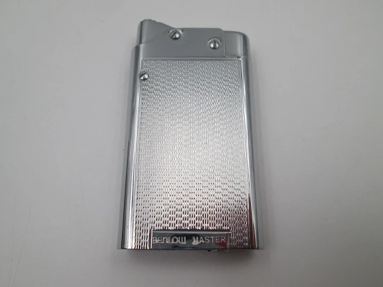 Benlow Master automatic pocket petrol lighter. Silver plated metal. Box and cover. 1950's Benlow Master automatic pocket petrol lighter. Silver plated metal. Box and cover. 1950's
