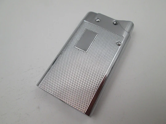 Benlow Master automatic pocket petrol lighter. Silver plated metal. Box and cover. 1950's