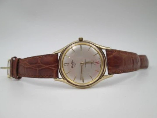 Bertina Star. 9 karat yellow gold. Manual wind. Small second hand. 1950's