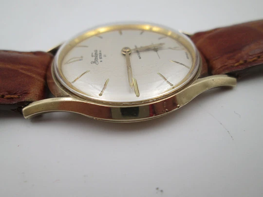 Bertina Star. 9 karat yellow gold. Manual wind. Small second hand. 1950's