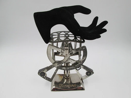 Bilaterale letter scale / Table postman scale. 1940's. Germany. Silver metal Bilaterale letter scale / Table postman scale. 1940's. Germany. Silver metal