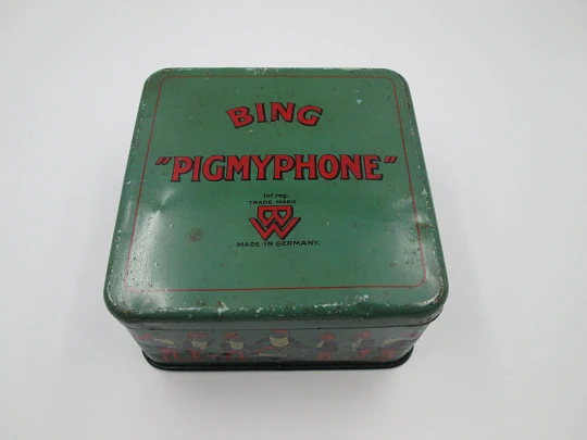 Bing Pigmyphone children's toy phonograph. Lithographed tinplate