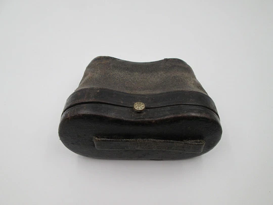 Binoculares de teatro con estuche. Latón plateado y piel negra. Alemania. 1930 Binoculares de teatro con estuche. Latón plateado y piel negra. Alemania. 1930
