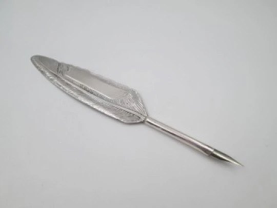Bird's feather shape dip pen. 925 sterling silver. Perry & Co steel fine nib. 1980's