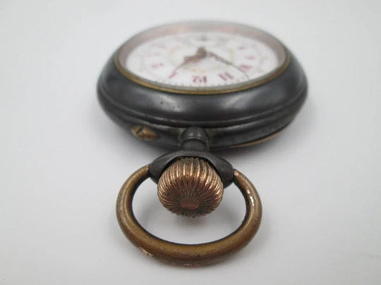 Blued iron and gold metal pocket watch. Decorated porcelain dial. Remontoir. 1900