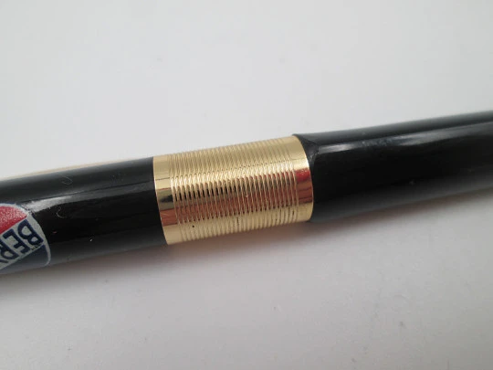 Bolígrafo Eversharp. Plástico negro y metal dorado. Sistema de pulsaciones. 1950. USA