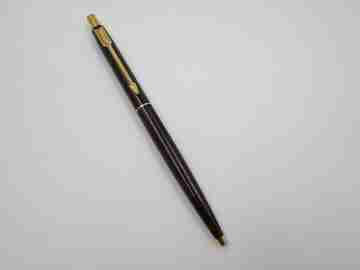 Bolígrafo Parker Classic 180 Thuya. Laca marrón jaspeada y chapados oro. 1980