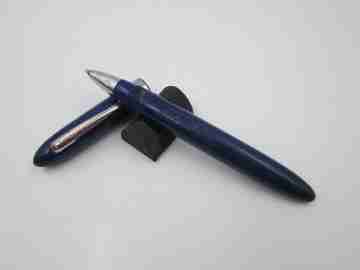 Bolígrafo Sheaffer Fineline. Plástico azul y detalles metal cromado. EEUU. 1950