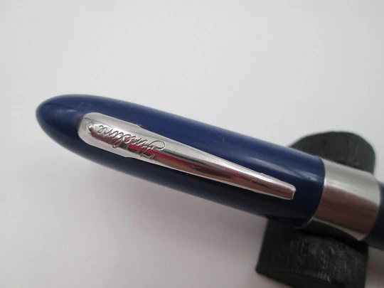 Bolígrafo Sheaffer Fineline. Plástico azul y detalles metal cromado. EEUU. 1950