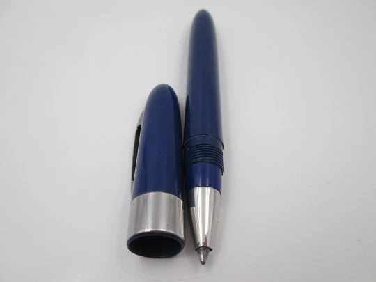 Bolígrafo Sheaffer Fineline. Plástico azul y detalles metal cromado. EEUU. 1950