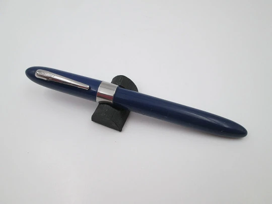 Bolígrafo Sheaffer Fineline. Plástico azul y detalles metal cromado. EEUU. 1950