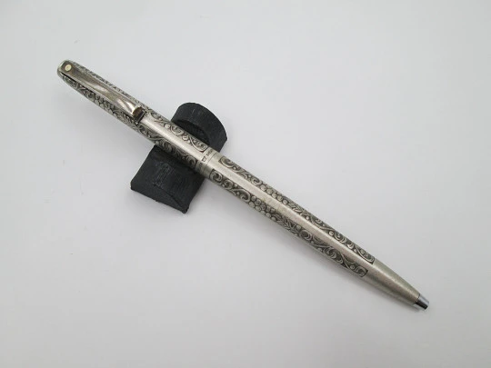 Bolígrafo Sheaffer Imperial. Plata de ley. Grabados uvas, hojas y volutas. 1970