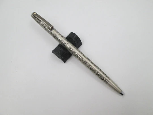 Bolígrafo Sheaffer Imperial. Plata de ley. Grabados uvas, hojas y volutas. 1970