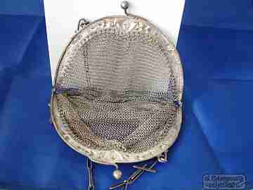 Bolso malla. Plata de ley. Boquilla ornamentada. Cadena. 1910