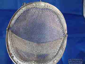 Bolso malla. Plata de ley. Boquilla ornamentada. Cadena. 1910