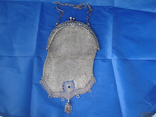 Bolso malla. Plata de ley. Boquilla ornamentada. Cadena. 1910