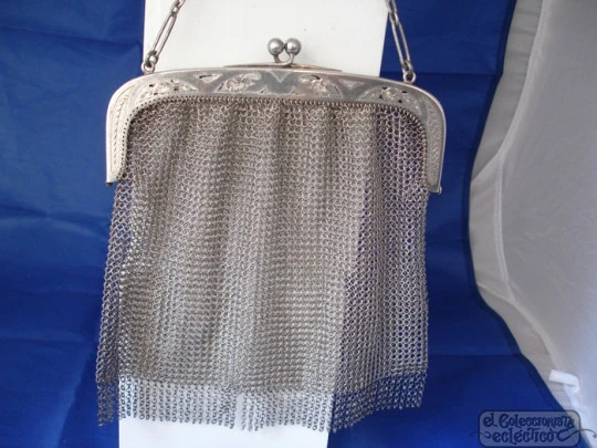 Bolso malla. Plata ley. Boquilla calada. Motivos florales. Cadena