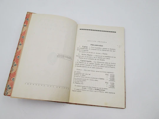 Bookkeeping. First grade. F.T.D. publisher. Illustrated hard covers. 1932. Barcelona