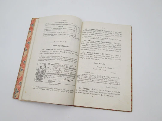 Bookkeeping. First grade. F.T.D. publisher. Illustrated hard covers. 1932. Barcelona