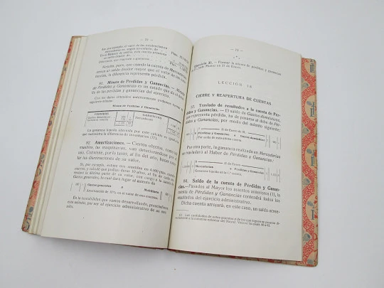 Bookkeeping. First grade. F.T.D. publisher. Illustrated hard covers. 1932. Barcelona