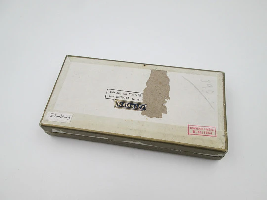 Boquilla retráctil para cigarrillos Flower. Plata de ley y ebonita blanca. Caja y filtros. 1960