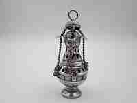 Botafumeiro en miniatura. Plata de ley. Conchas y cruces de Santiago. 1990