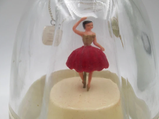 Botella musical bailarina. Destilería Lucas Bols. Cuerda manual. Holanda. 1950