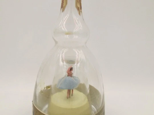 Botella musical. Destilería Lucas Bols. Años 50. Cuerda. Bailarina