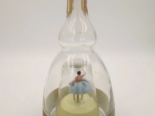 Botella musical. Destilería Lucas Bols. Años 50. Cuerda. Bailarina