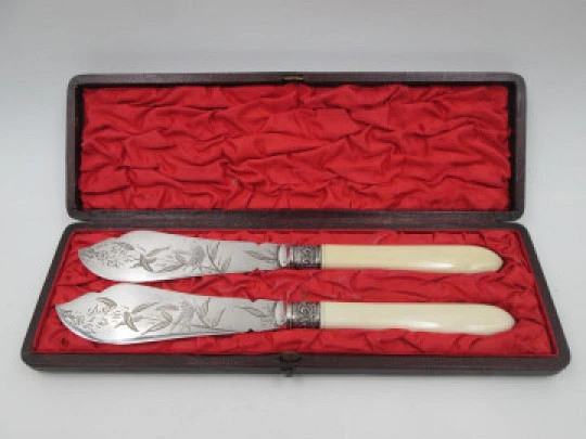 Boxed travel cutlery. Ornate butter knife set. Alpaca and ivory. Birds & leaves motifs. 1900's