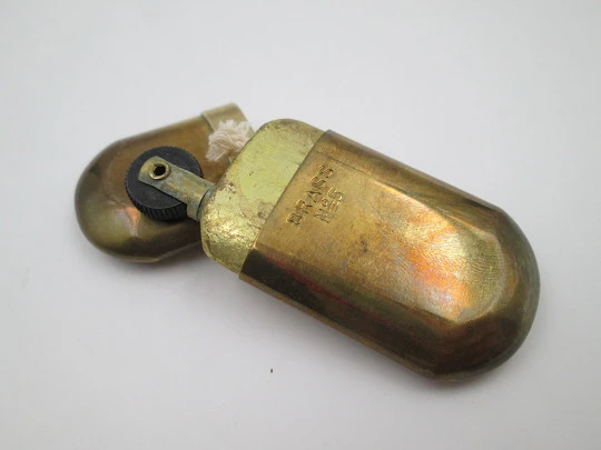 Brass Nº5 vintage petrol lighter. Gold plated metal. Japan. 1990's