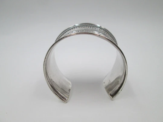 Brazalete ancho mujer. Plata de ley 925. Grabados geométricos. Años 90