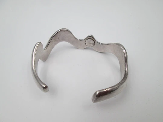 Brazalete pulsera rígida ondulada mujer Víctor Caparros. Plata de ley 925. Barcelona. 1990