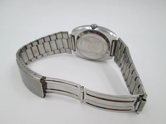 Briter. Steel. Manual wind. Iridescent dial. Date and day. Bracelet. 1970's. Swiss