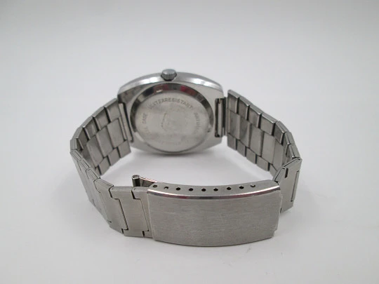 Briter. Steel. Manual wind. Iridescent dial. Date and day. Bracelet. 1970's. Swiss