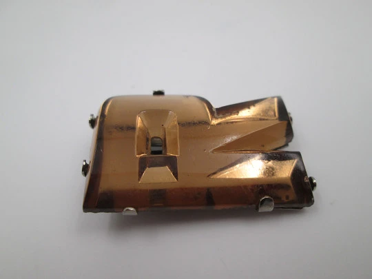 Broche de clip para mujer. Cristal dorado y metal plateado. Letra R. Europa. 1940