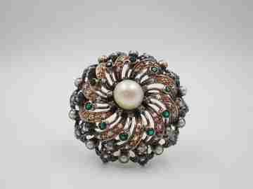 Broche espiral mujer. Oro 18k y plata de ley. Perlas, esmeraldas y diamantes. 1930