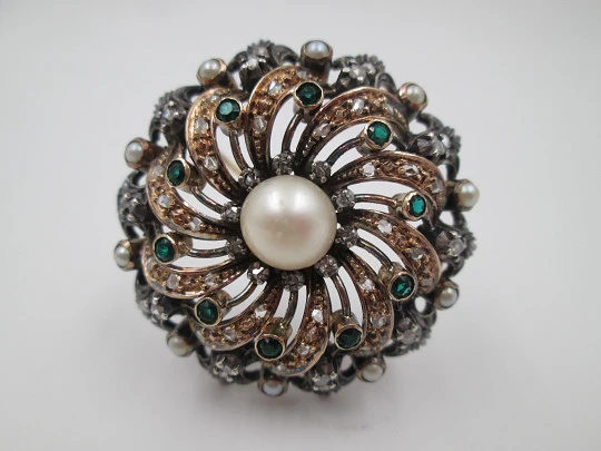 Broche espiral mujer. Oro 18k y plata de ley. Perlas, esmeraldas y diamantes. 1930
