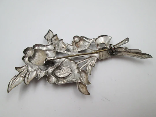 Broche joyería mujer. Flor con hojas. Plata de ley. Años 60. Truart. USA