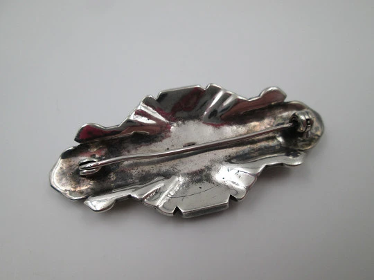 Broche mujer estilo art decó. Plata de ley, marquesitas y ónix. 1960. Europa